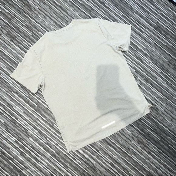 Nike Running Miler 1.0 DriFit T-Shirt in Beige Jacquard Pattern - Picture 5 of 5